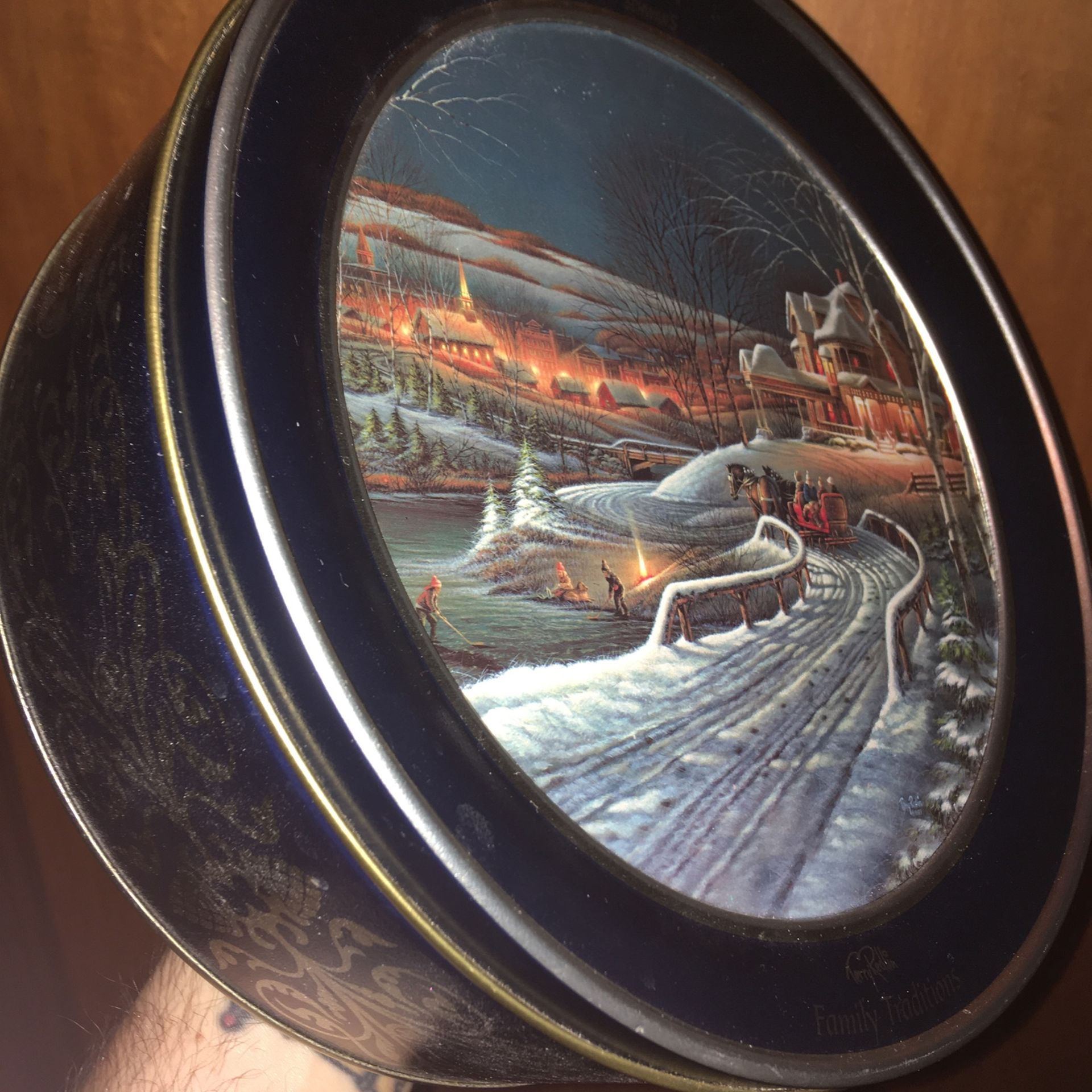 Schwan’s 2013 Collectible Holiday Tin - photo 2