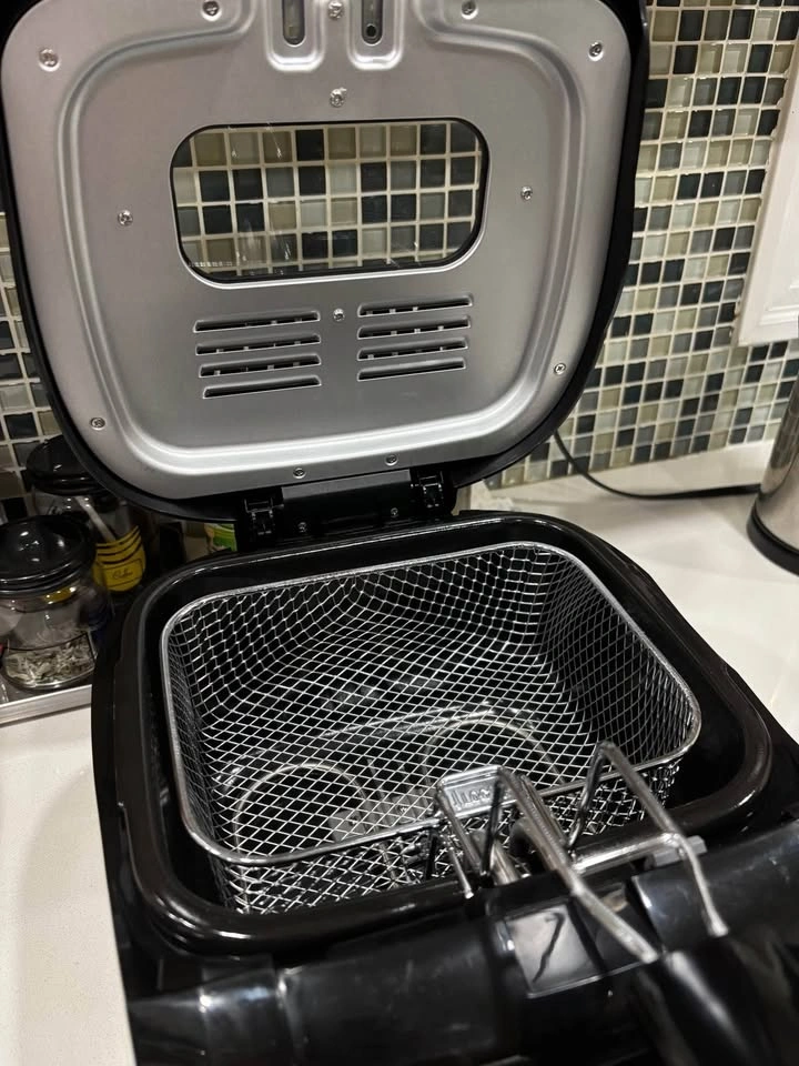 Hamilton Beach 2L Deep Fryer – Like New - photo 2