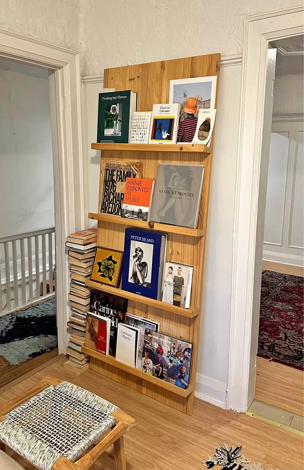 Bookshelf / magazine stand