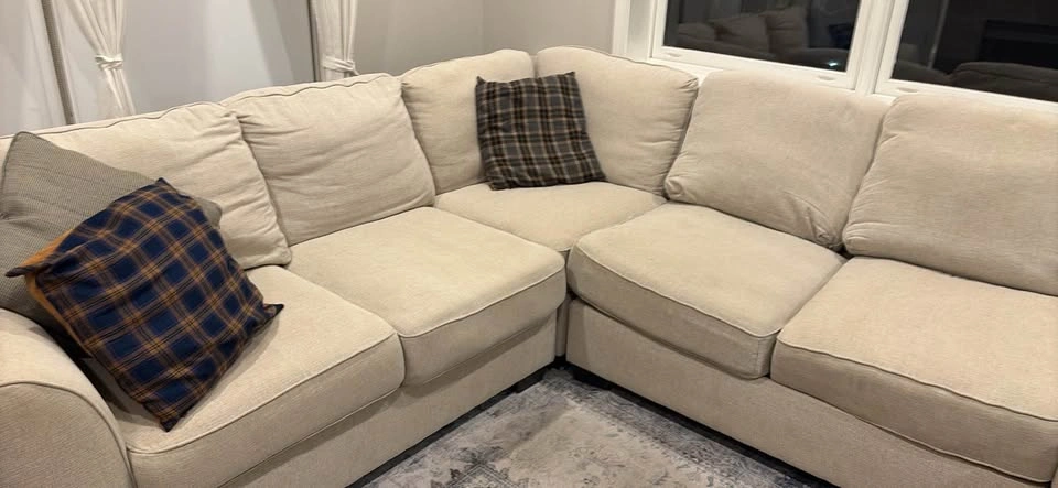4-Sectional Couch - photo 2