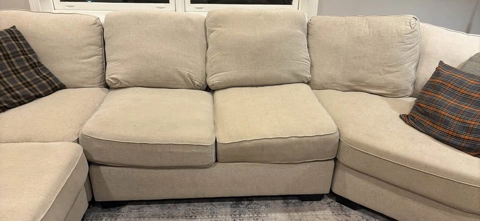 4-Sectional Couch - photo 3