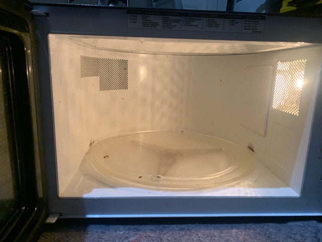 LG Microwave - photo 2