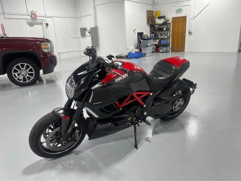 2011 Ducati Diavel - photo 2