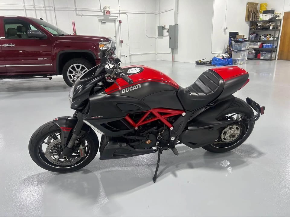 2011 Ducati Diavel - photo 3