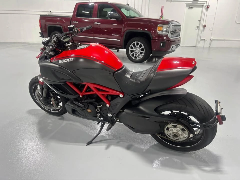 2011 Ducati Diavel - photo 4