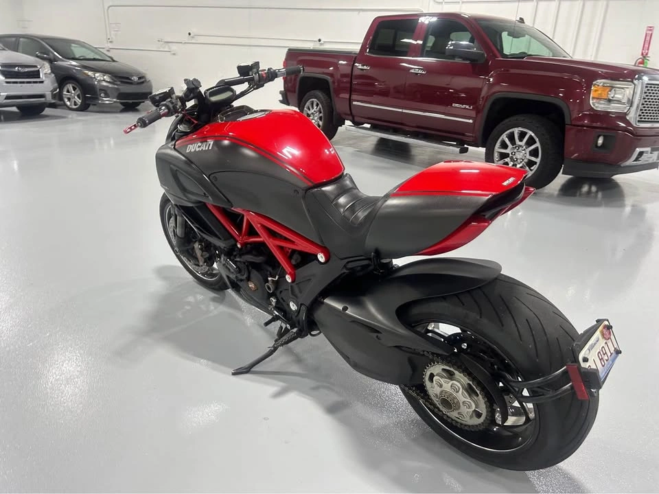 2011 Ducati Diavel - photo 5
