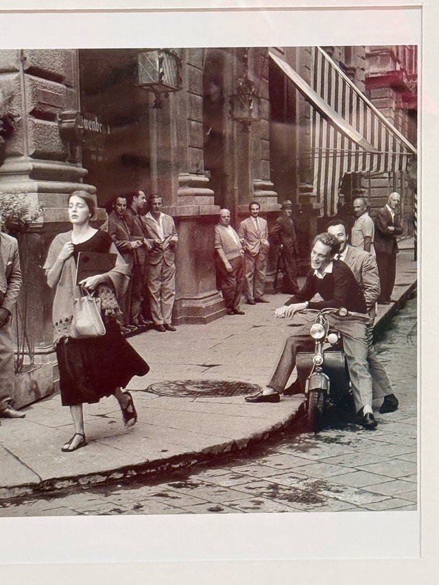Ruth Orkin 'American Girl in Italy' Framed Print - photo 4