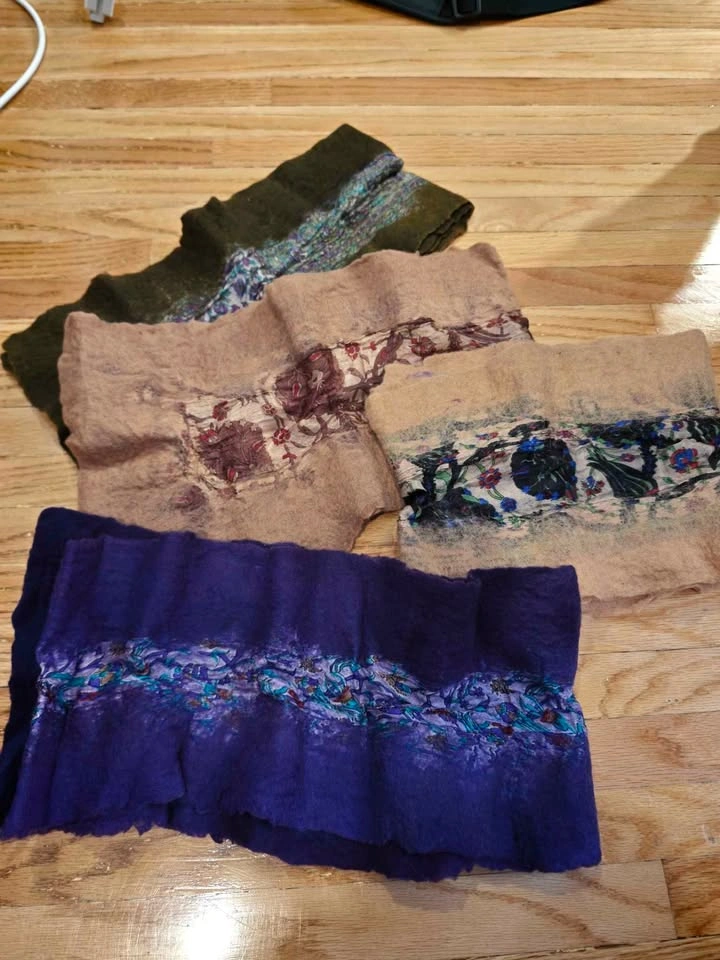 Set of wool and silk patterned scarves - photo 2