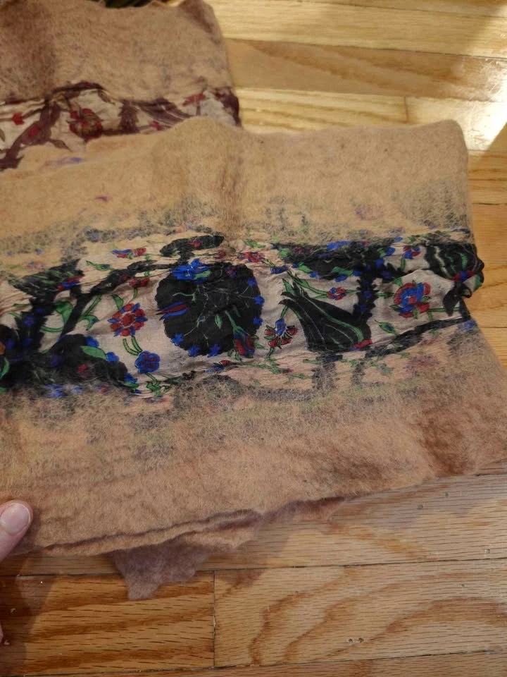 Set of wool and silk patterned scarves - photo 4