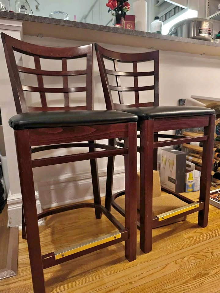 Set of bar chairs