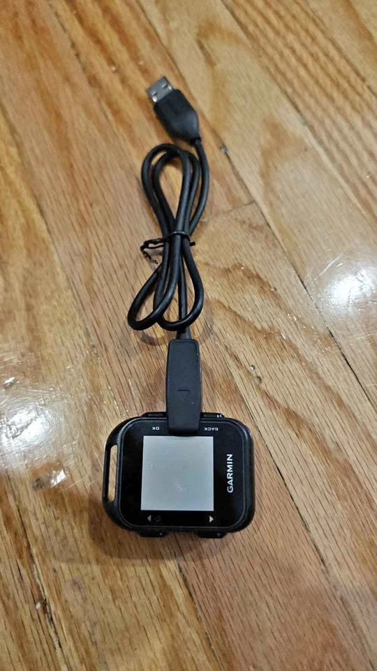 Garmin Approach G10 Golf GPS Rangefinder + Charging Cable