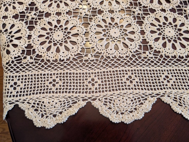 Handmade crochet tablecloth with scalloped edge - photo 2