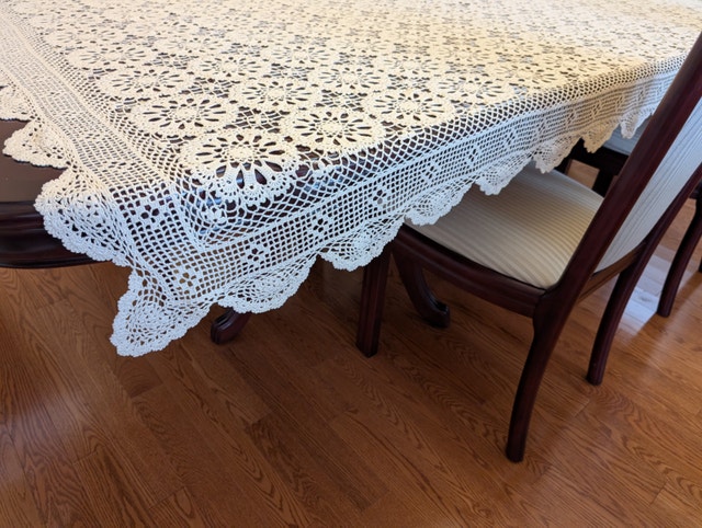 Handmade crochet tablecloth with scalloped edge - photo 5