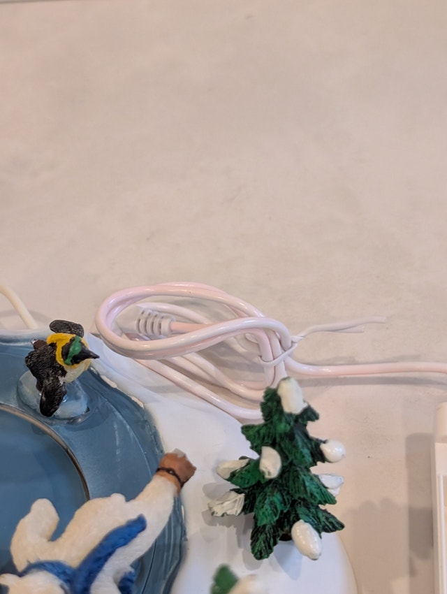 Lemax North Pole Skaters Table Accent - photo 3