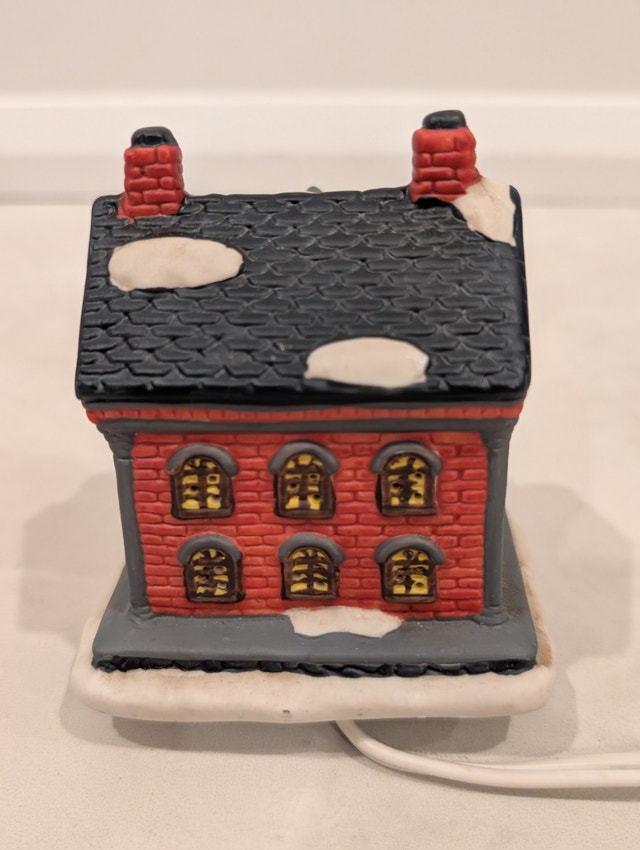 Hudson's Bay Co. Village Collectibles Illuminated Library - photo 5