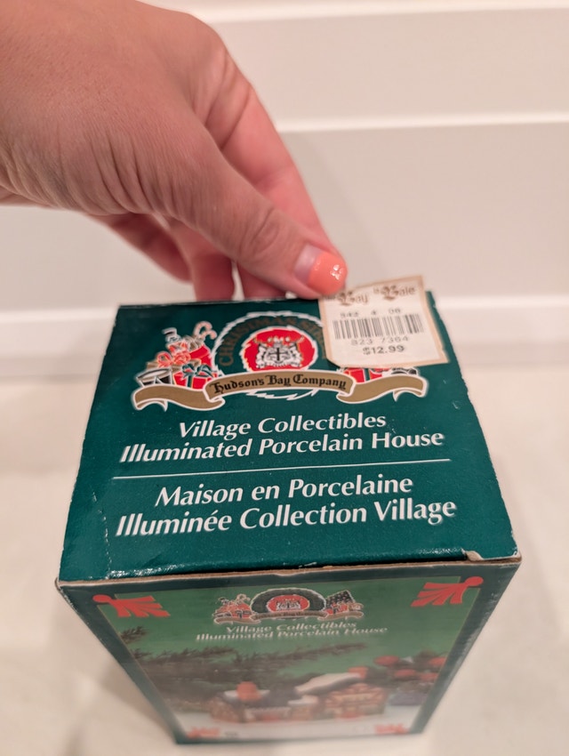 Hudson's Bay Co. Illuminated Post Office - photo 2