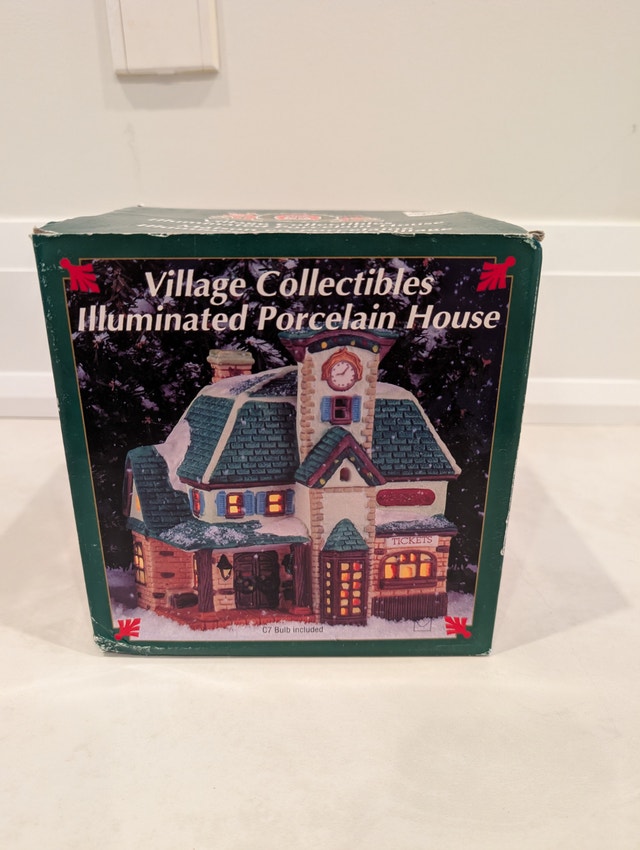 Christmas - Hudson's Bay Collection- Illuminated Train Station