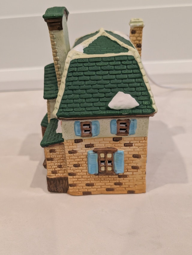 Christmas - Hudson's Bay Collection- Illuminated Train Station - photo 5