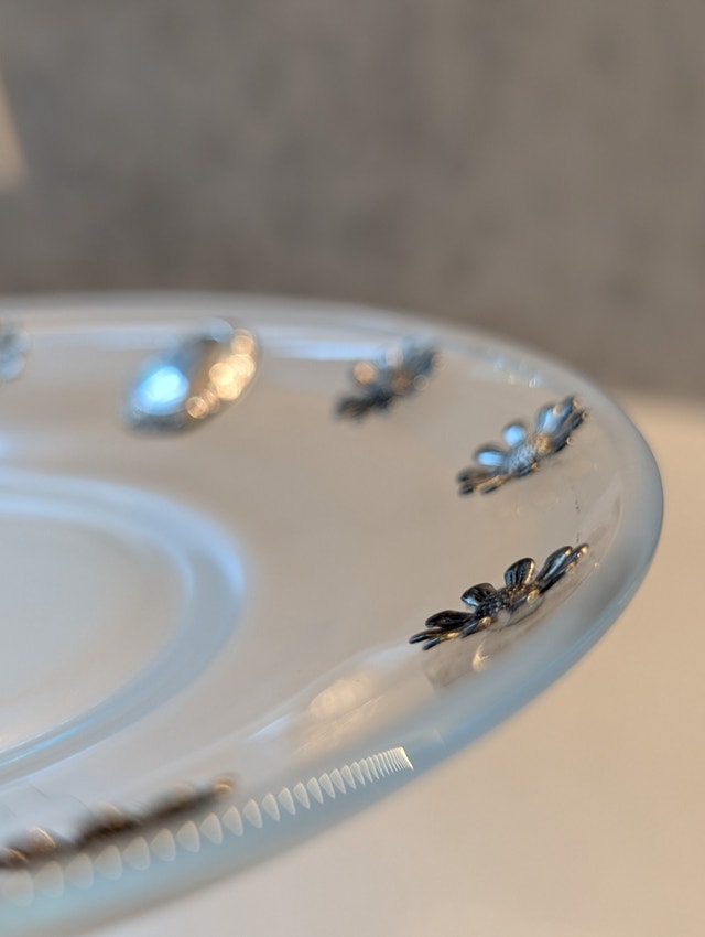 Clear small glass plate decorated with AN AG 146 Daisies - photo 3