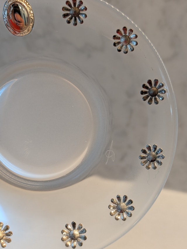 Clear small glass plate decorated with AN AG 146 Daisies - photo 5