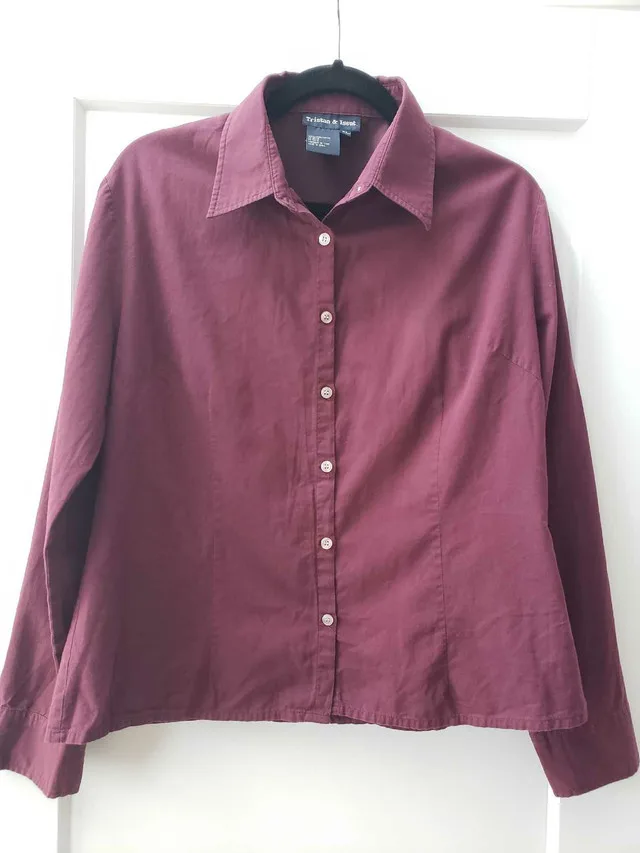 Tristan and Iseut XL Burgundy Women's Shirt Size XL thumbnail