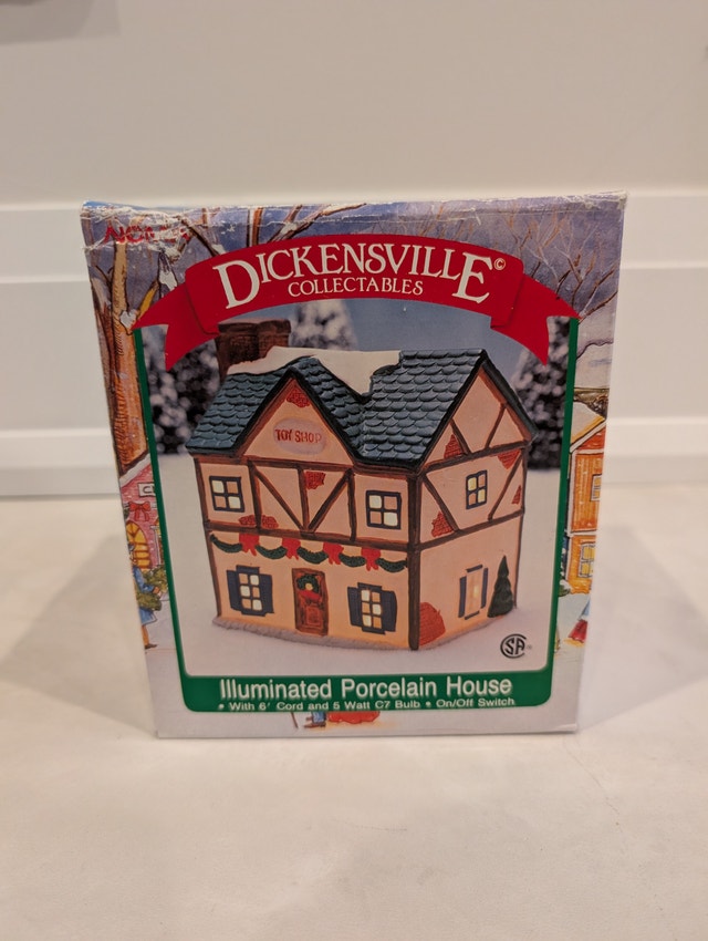 Dickensville Collectables Illuminated Porcelain House: Toy Shop