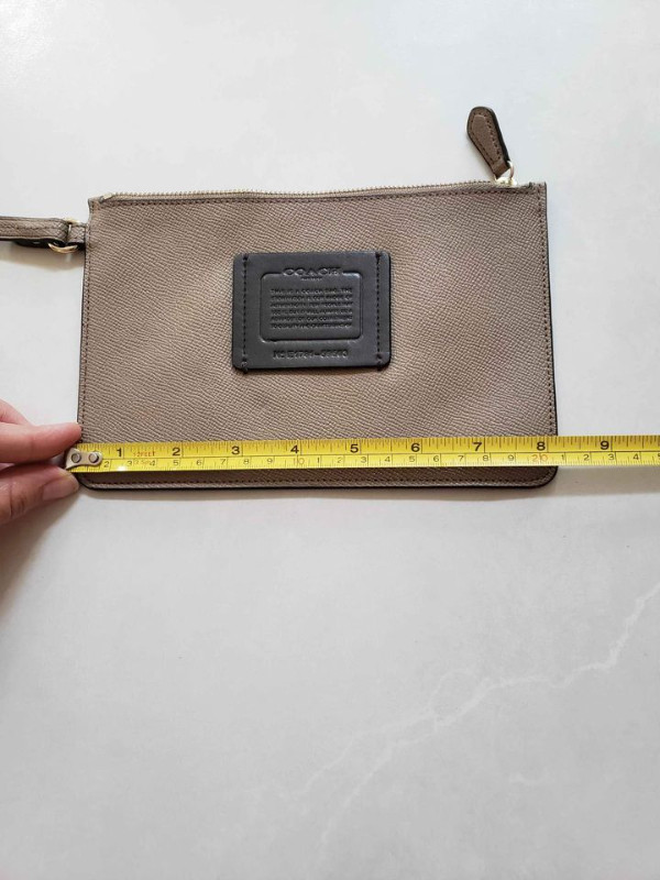 Large Nude Coach wristlet - photo 2