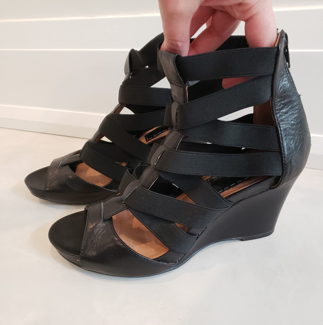 Bertie Women's Size 39 Black Leather Wedged Sandal