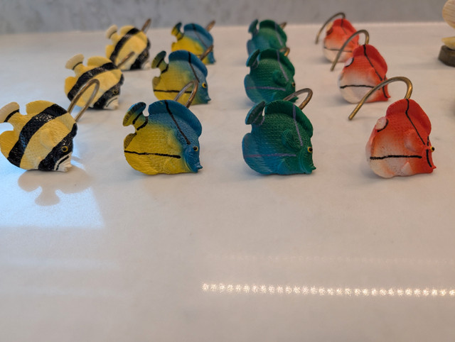 Fish shower curtain hooks with fish art and statue - photo 3