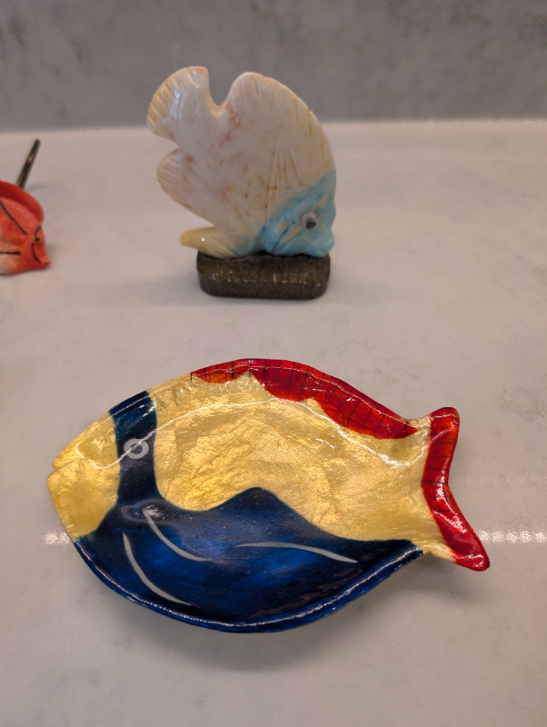 Fish shower curtain hooks with fish art and statue - photo 4