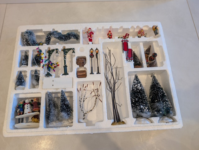 Holiday Collection 30 Piece Accessory Set Lemax Christas Village - photo 3