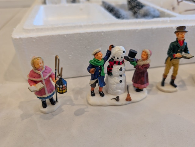 Holiday Collection 30 Piece Accessory Set Lemax Christas Village - photo 5