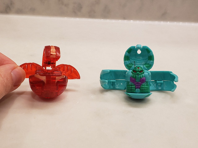 Bakugan Translucent Dragnoid and Reaper Green Ve