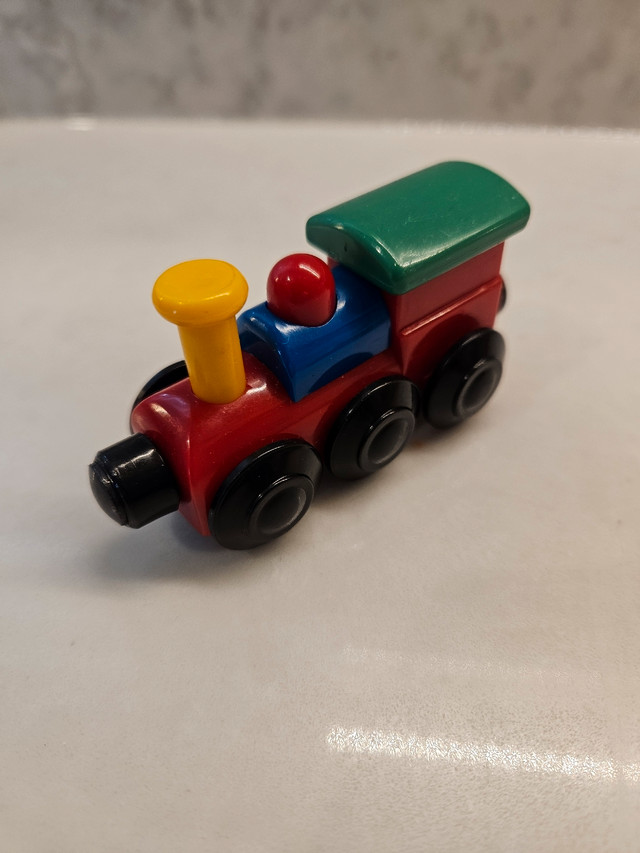 Vintage train caboose and 2000 Playskool fire truck - photo 4
