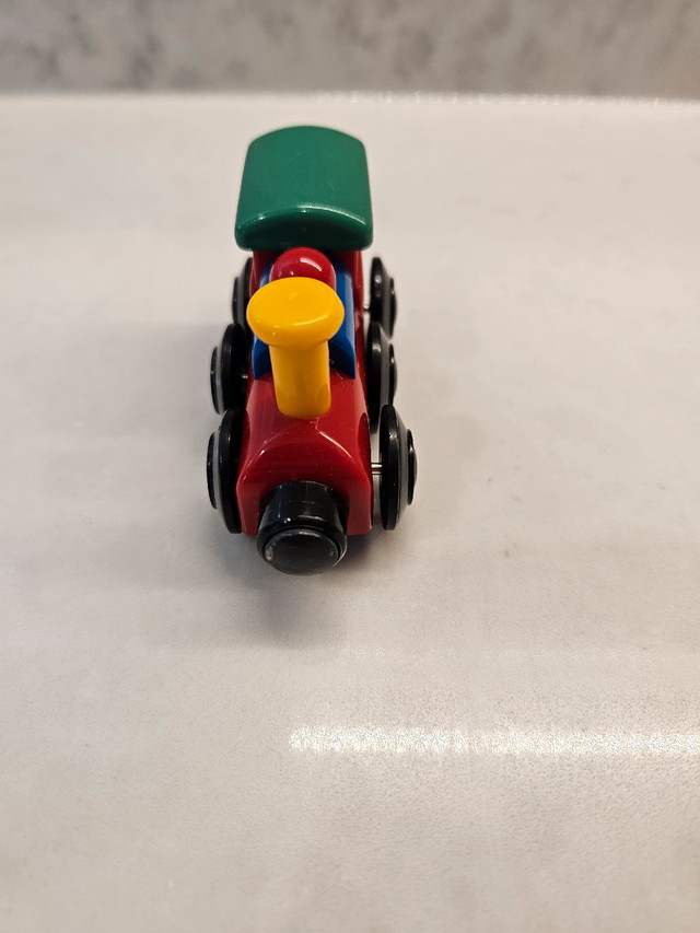 Vintage train caboose and 2000 Playskool fire truck - photo 5