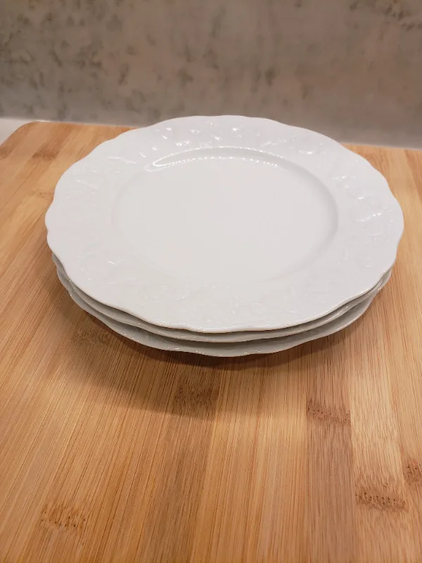 Philippe Deshoulieres White Plates image indicator(2)