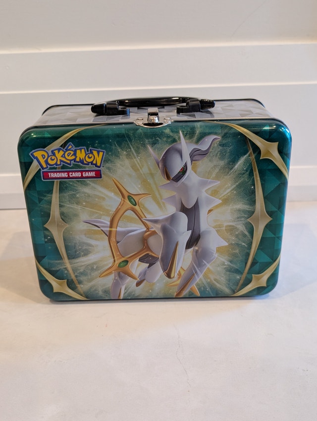 Pokémon TCG: Collector Chest (Spring 2022)- Tin only