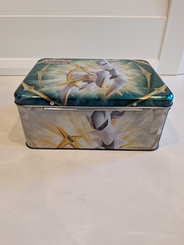 Pokémon TCG: Collector Chest (Spring 2022)- Tin only - photo 4