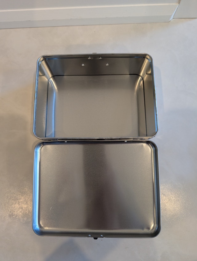 Pokémon TCG: Collector Chest (Spring 2022)- Tin only - photo 5