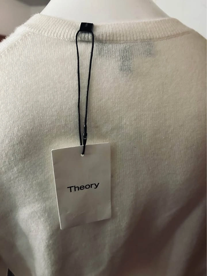New cashmere sweater by Theory - photo 4