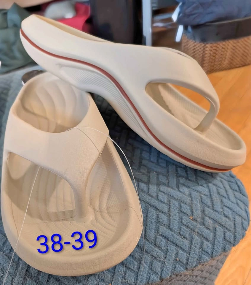 SANDALS Flip-flops