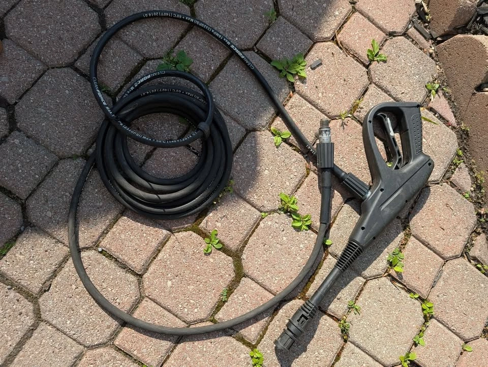 Pressure washer gun and hose - photo 2