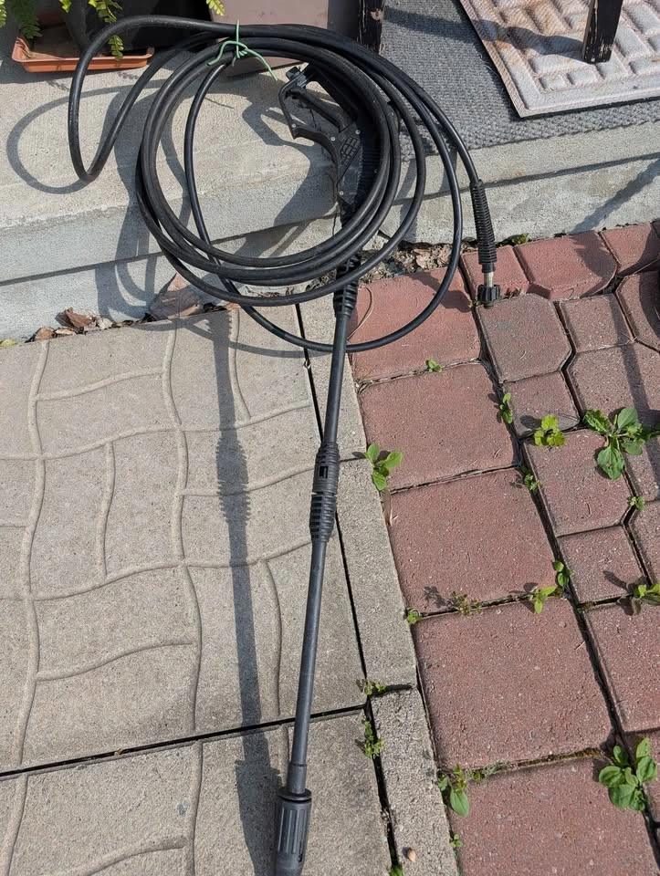 Pressure washer gun and hose - photo 3