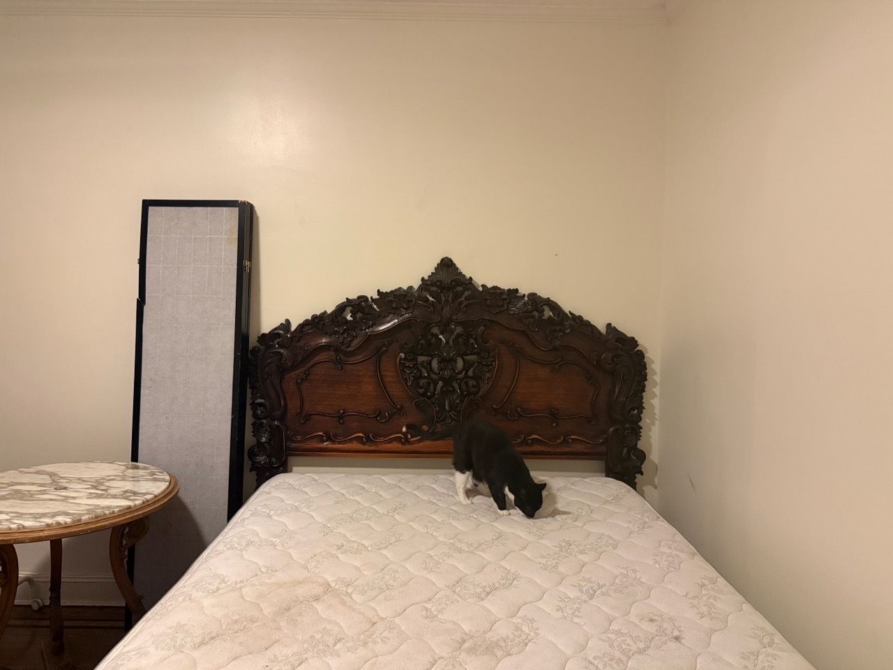 Vintage Rococo Carved Solid Wood Queen Bed Frame - photo 3