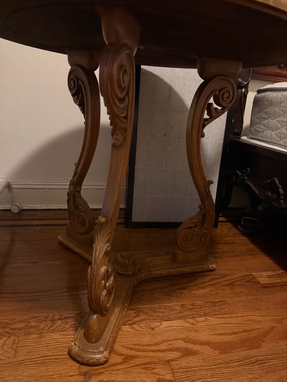 Vintage Marble Top Round Accent Table - Carved Wood Base (30") - photo 2