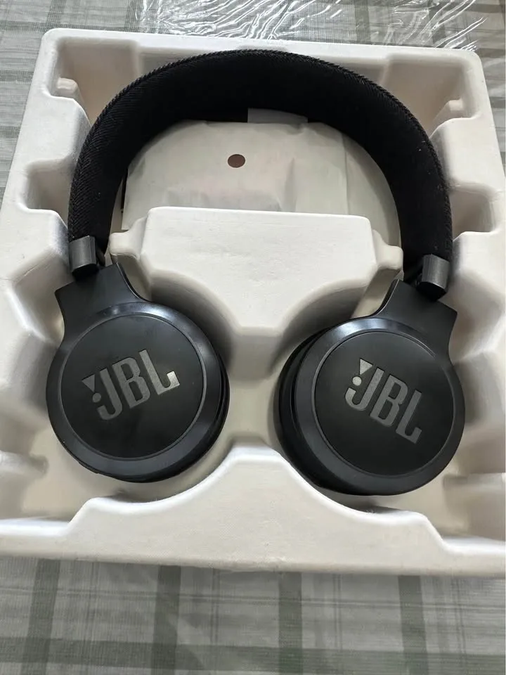 JBL LIVE670NC Wireless Noise Cancelling Headphones - photo 2
