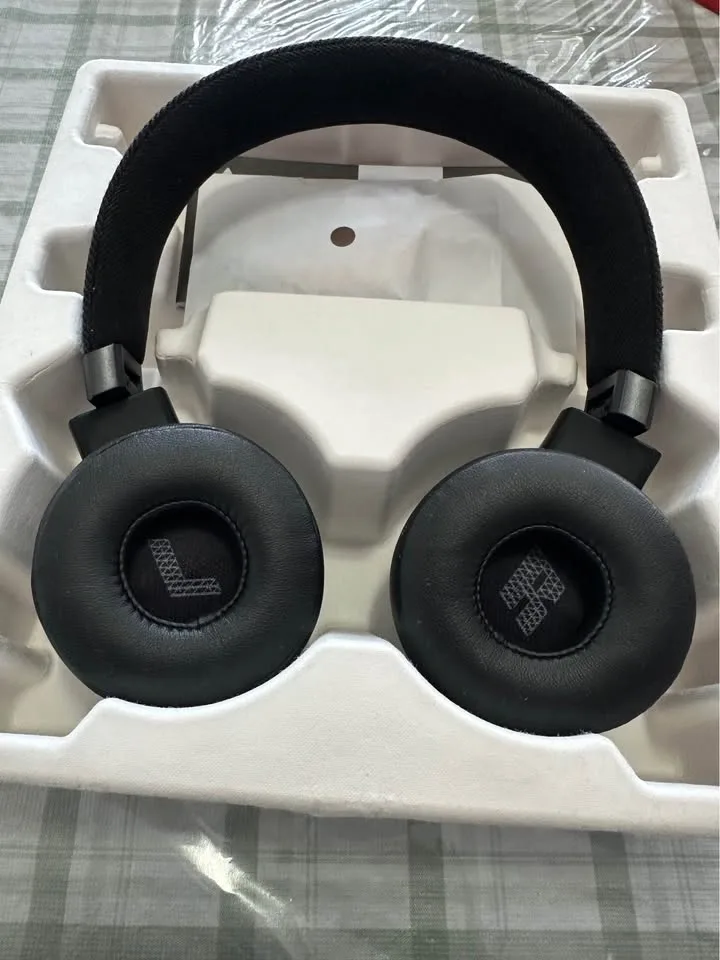 JBL LIVE670NC Wireless Noise Cancelling Headphones - photo 3