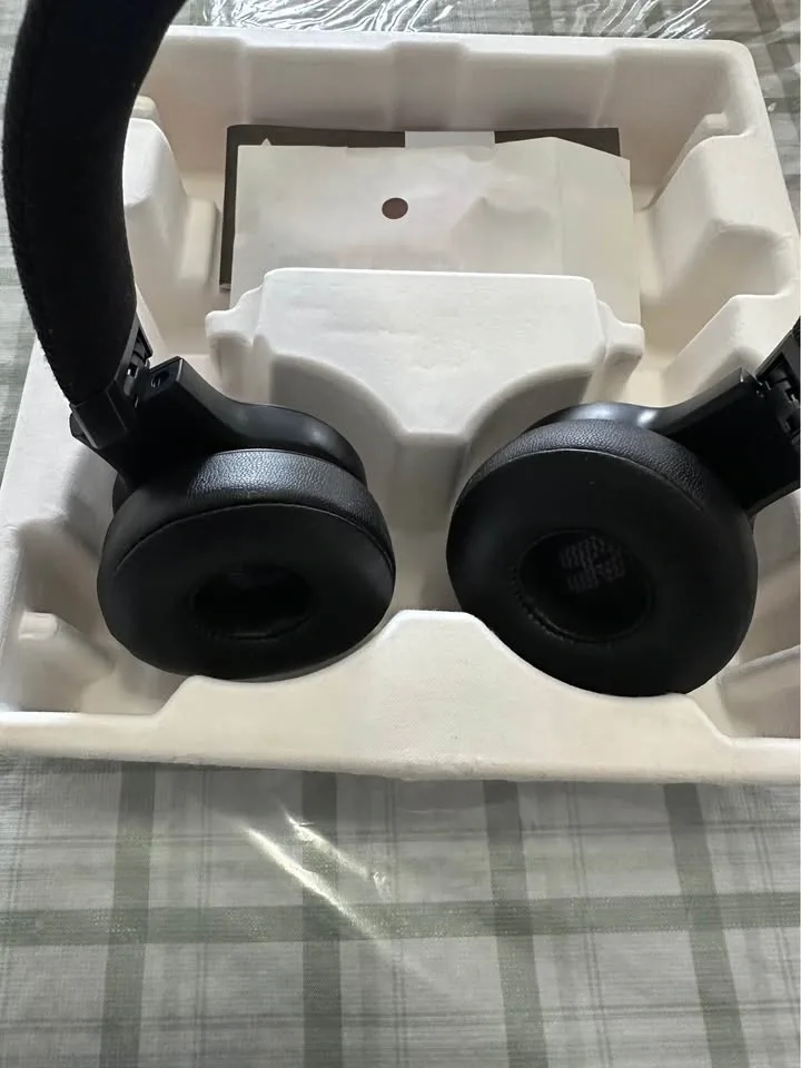 JBL LIVE670NC Wireless Noise Cancelling Headphones - photo 4