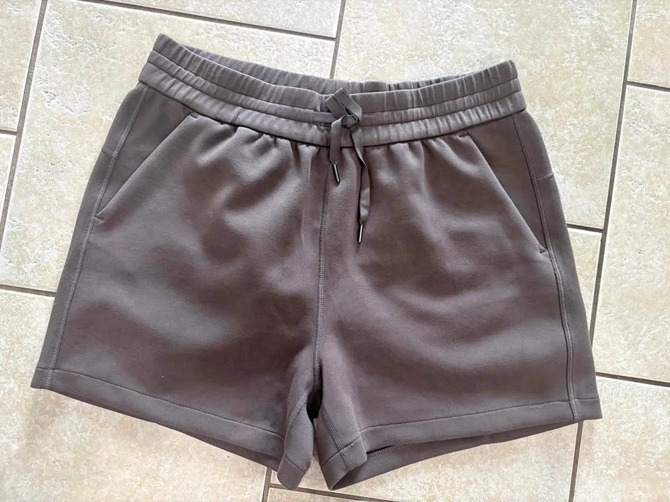 Sz Med. Ladies brown Shorts