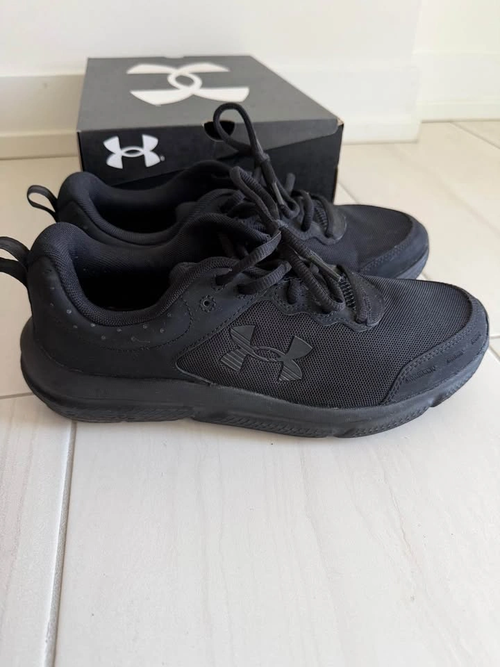 Under Armour Charged Assert 10 All-Black Running Shoes - Size 9 - photo 3